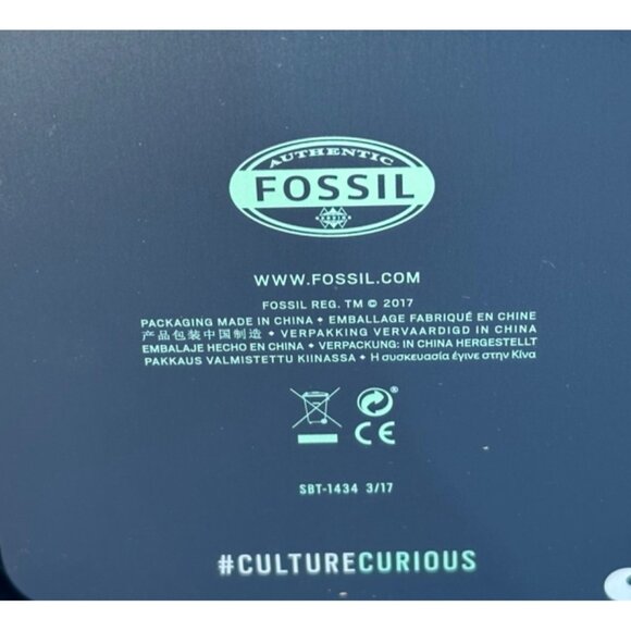 2017 Christmas Holiday Fossil Watch Holder ONLY Metal Tin Box Cases 2.75" Tall - Picture 4 of 15